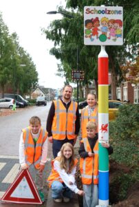 Gemeente Weststellingwerf plaatst attentiepalen bijschoolzones om verkeersveiligheid te vergroten
