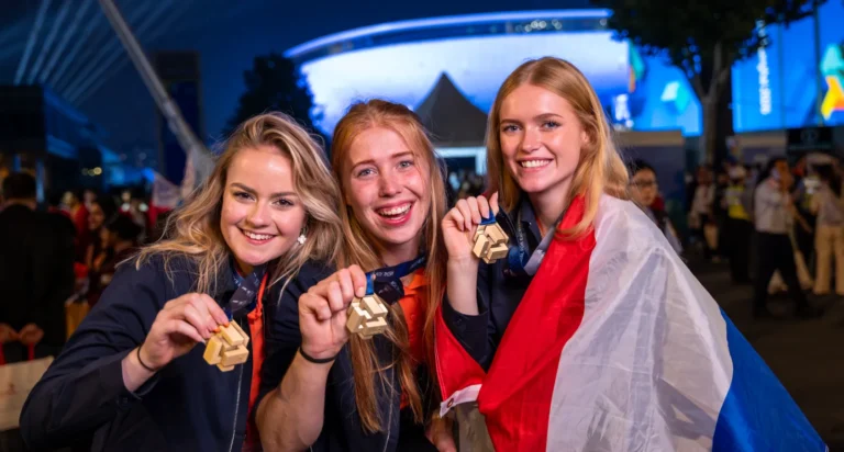 Drie studenten van Firda behalen internationale onderscheiding in Shanghai